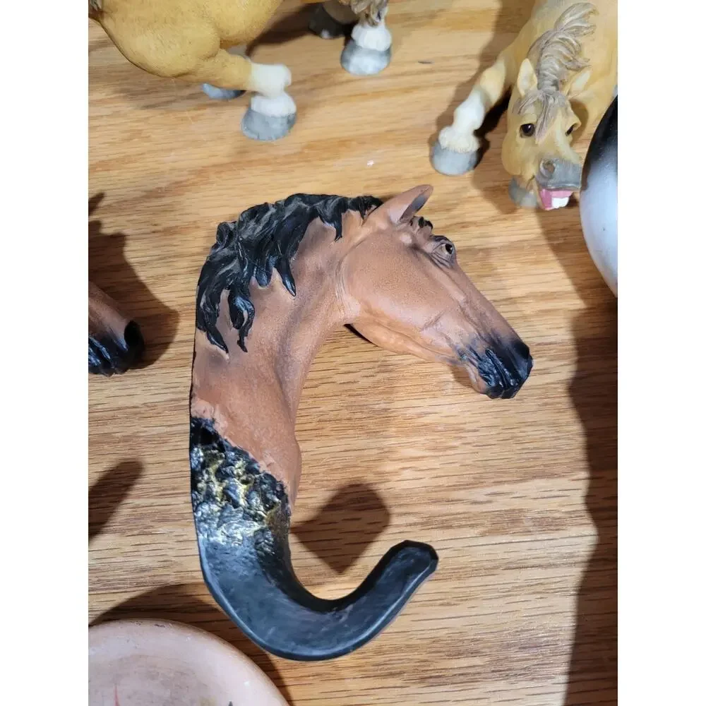 Southwest Theme Small resin Figures, horses, coat hooks, Tabletop Decor Lot of 9 - Picture 8 of 16